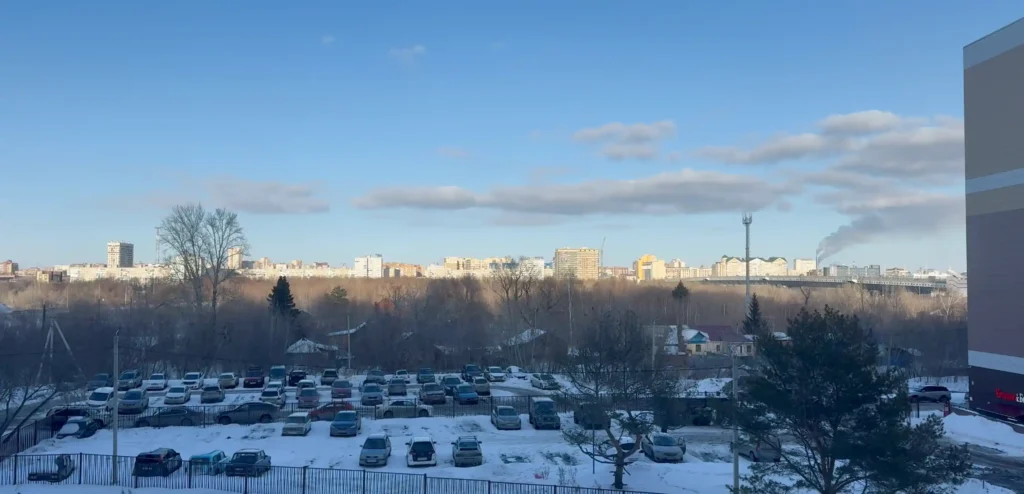 virtual window website showing a calm city view from another country, one of the best relaxing websites to reduce anxiety online